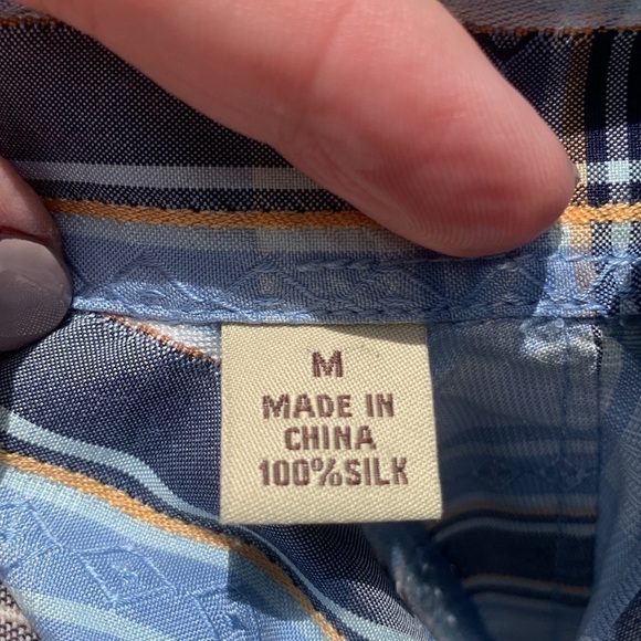 TOMMY Bahama Silk Casual Button Down Shirt Size medium - Picture 7 of 8